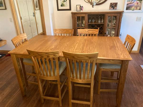 Dining Table with 6 Matching Chairs 1