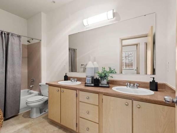 $2,595 / 3br - 1160ft2 - Garages Available, Carpeting, On Site Maintenance, Handrails63934418936835124