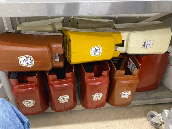 Art Deco Item Artist three-dimensional. 1