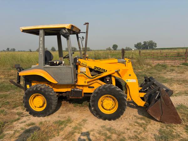 JCB 212 skip loader 1