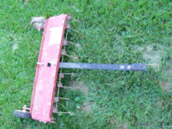 Lawn thatcher, tractor pull behind, 30" Wide, works well 1