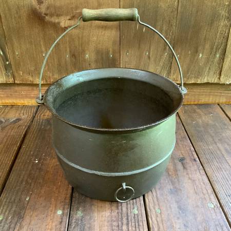 ANTIQUE CAST IRON CAULDRON 1