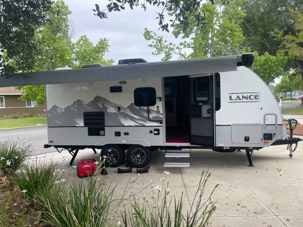 flawless 2021 Lance 1985 travel trailer 1