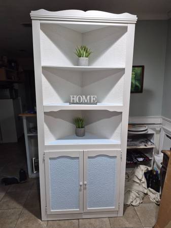 Corner cabinet 1