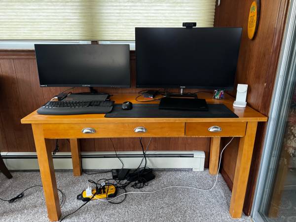 Office desck 1
