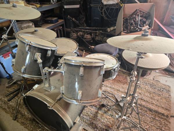 5 peice drumset 1