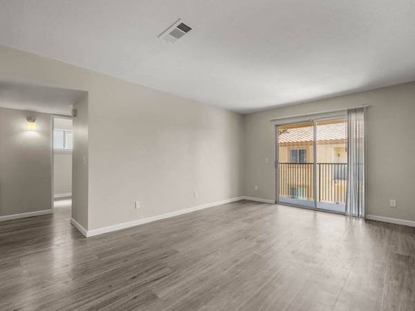 $1,815 / 2br - 844ft2 - Spa/Hot Tub, Pool, Vinyl Plank Flooring, Fitness Center (43230 Gadsden Avenue, Lancaster, CA)63840114960643124