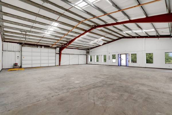 Industrial Space with Dock High Door – 3,000 RSF – 2280-101 1