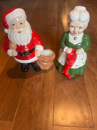 Mr. and Mrs. Ssanta 1