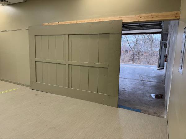 $1 / 1ft2 - Storefronts, Garages, and Offices available for Lease in Rockford, IL (Rockford)63981975626882123