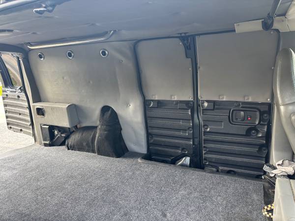 2004 Chevrolet Express 2500 - Photo 13