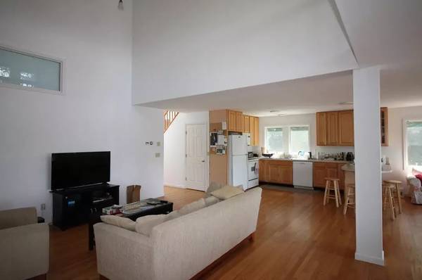 $2,900 / 2br - Waterfront 2BR + Office w/ Deck & Lake Access (Mahopac)64035736037378124