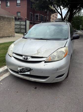Nice 2008 Toyota Sienna van,  runs and drives good clean title 1