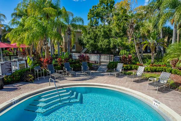 $1,524 / 1br - 730ft2 - Central Air, Pond Views, 1/BD (Wonderful lake view)63976136232322122