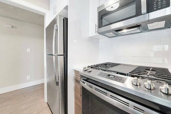 $900 / 1br - Newly renovated - Nice and bright studio with beautiful hardwood (SOMA / south beach)64000589747074121