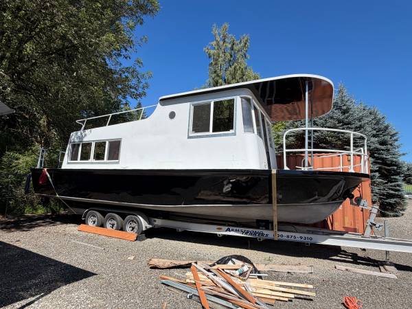 36’ Kings Craft Houseboat 1