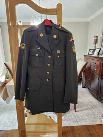 WW2 SERGEANT uniform with original buttons and pins patches 1