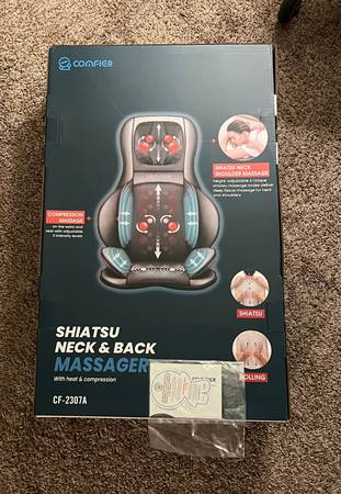 COMFIER NECK AND BACK MASSAGER WITH HEAT! PERFECT CONDITION! (GREY) 1