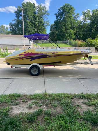 Runabout in board boat 1