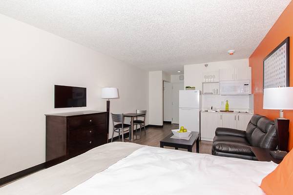 Elevator Access, Flat Screen TVs, Free Parking 1