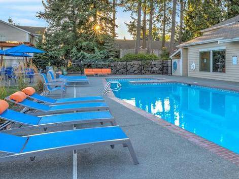 $2,261 / 3br - 1141ft2 - Dog Park, A Must See, Ceiling Fans, 1, 2 & 3 BR Avail (4415 5th Street Renton, WA 98059)63786708196993121