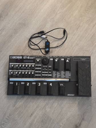 BOSS GT-8 EFFECT PEDAL 1