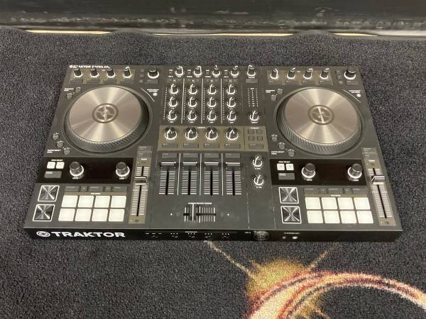 TRAKTOR Kontrol S4 Mk3 Turntable with Power Cable 1