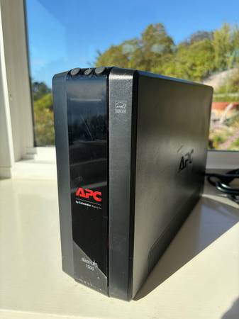 Schneider Electric APC 1500VA UPS Battery Backup & Surge Protector 1
