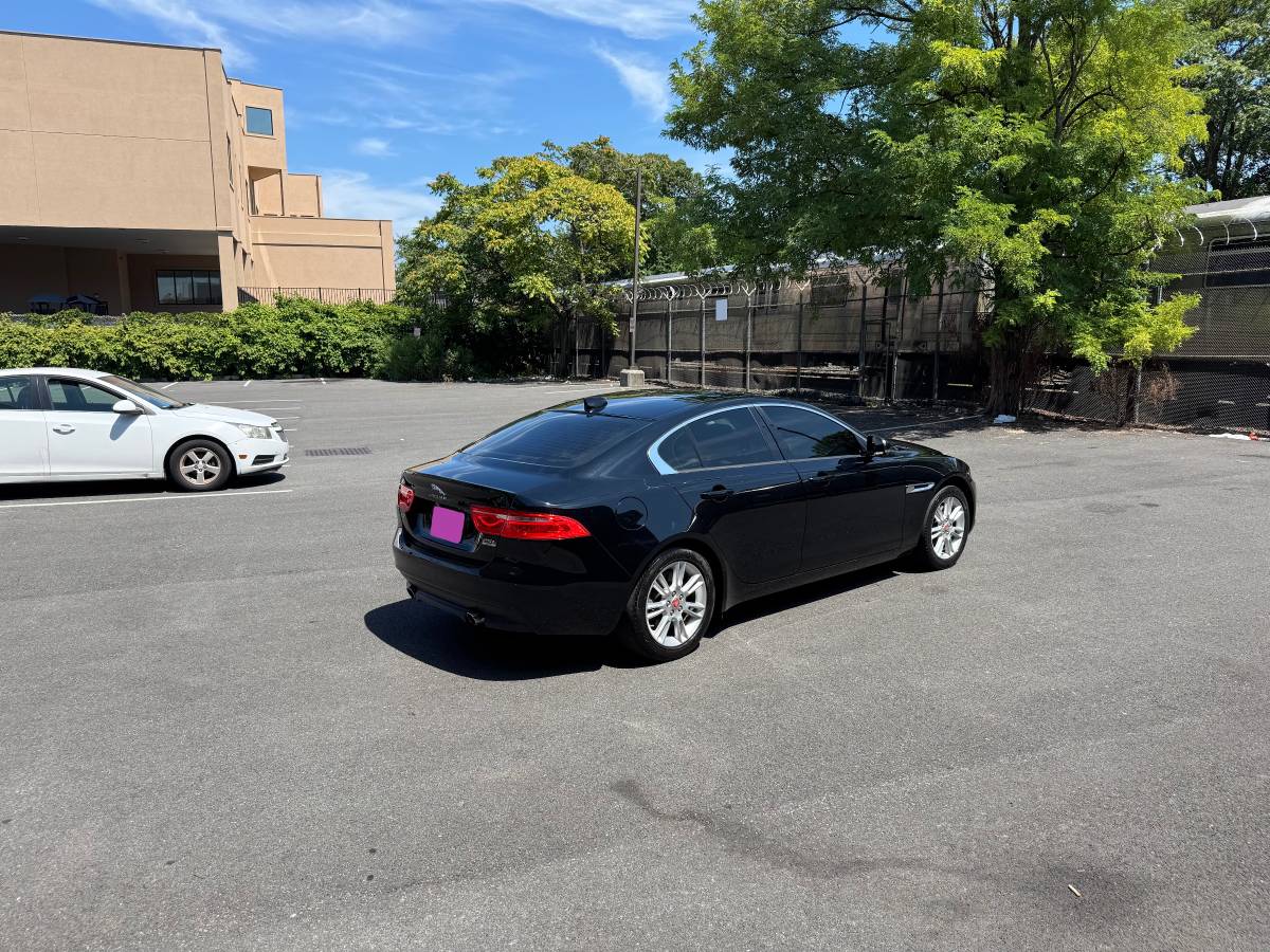 2018 Jaguar XE 25t Premium AWD Fully Loaded (Camera, Blind Spots, Navi
