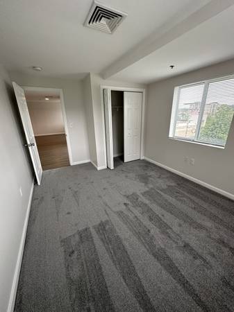 $1,900 / 1br - 790ft2 - Amplios armarios empotrados, centro de fitness, aire acondicionado y calefacción central (180 Woodbury St, Manchester, NH)63656177977985123