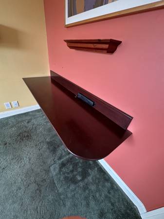 Wall-Mounted Desktop 1