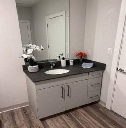 $500 Large bedroom quiet area utilities and amenities included (Alexandria)63843415686403121