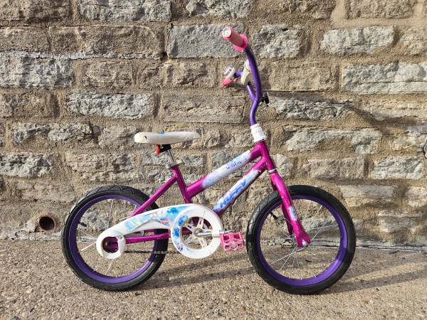 Huffy Girls 16" Bicycle 1