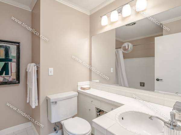 $3,995 / 3br - 2266ft2 - Light-Filled Home w/ Vaulted Ceilings, 2 Living Areas & Private Settin (Portland)63820825019137124