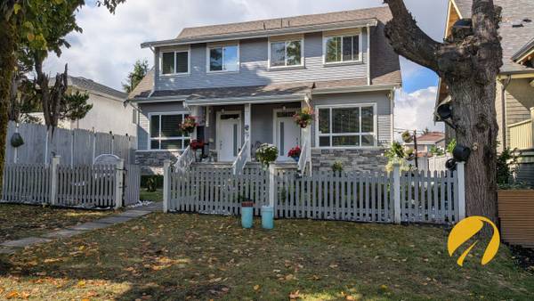 Spacious duplex in unbeatable location [129-03] 1