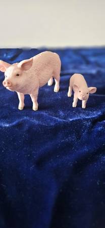 Schleich pig figurines - (2) 1