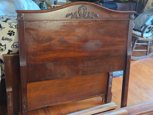 Mahogany twin bed 1