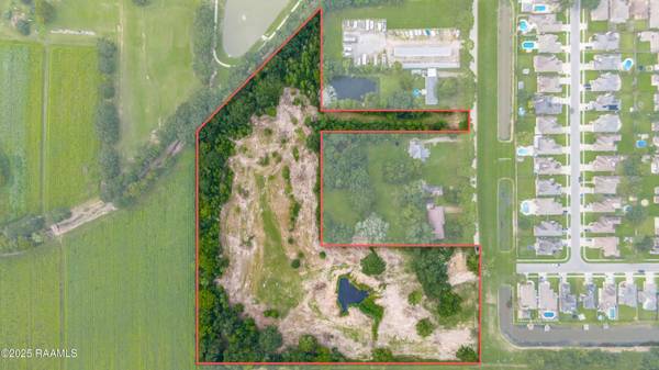 $650,000 / 13459ft2 - Live Where Everyone Wants to Be – Youngsville’s Prime Spot! (Youngsville)63857516682753120