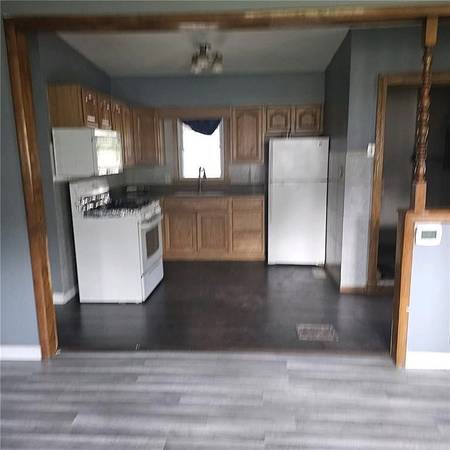 $132,900 / 2br - 616ft2 - Charming Starter Home: Open Concept, Fresh Updates, Covered Porch! (Des Moines)64308411298049122
