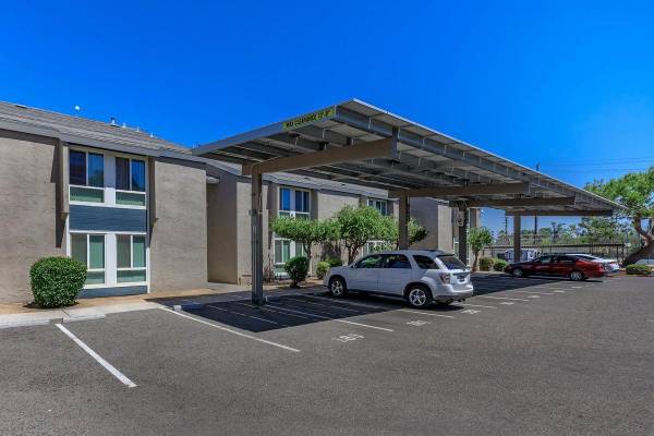 $1,292 / 3br - 1238ft2 - Unbeatable Location, Unparalleled Living! (Fresno)63798508660481120