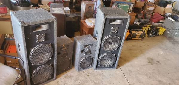 Welton Pro Studio PS32 300 Watt Speaker Set 1