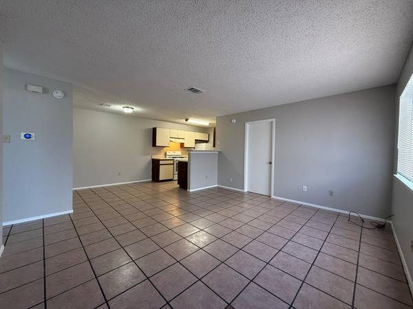 $1,495 / 3br - 1100ft2 - 3/2 Duplex for $1495 near Sunrise/Old Settlers in Round Rock! Carport! (Round Rock)63922558036098121