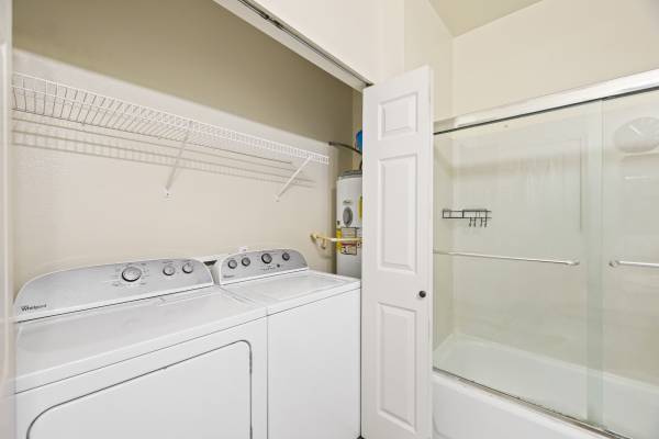 $275,000 / 1br - 680ft2 - A secure gated community offering resort-style amenities (Renton)63866942017283124