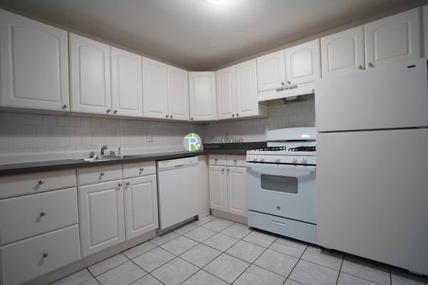 $2,595 / 2br - 2 Bd, NO FEE, Parking Included, Laundry Room, Photos (Brighton)63996406171778122