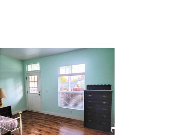 $1,300 / 3br - Furnished room with private entrance (aptos)64011484236930120