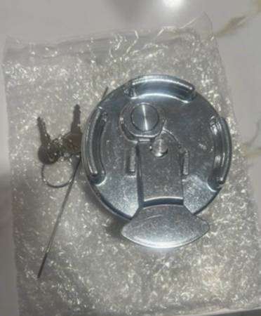 Locking Diesel Fuel Cap With Key Replacement for Peterbilt 4" Lever 1