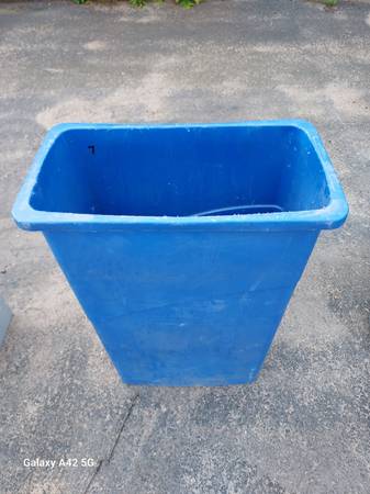 30 Gallon Blue Garbage Can 1