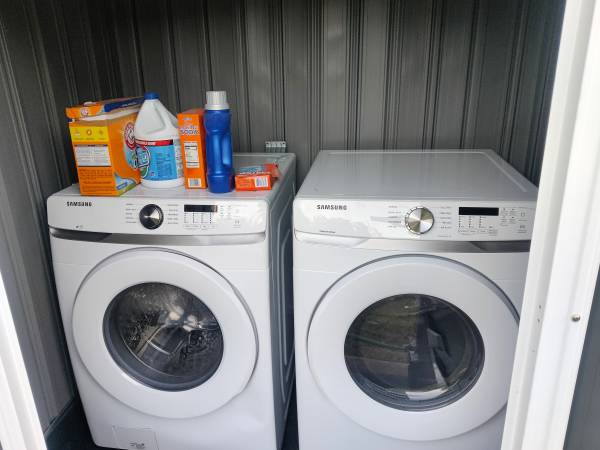 $640 Covered rv parking lot (S.Austin)64046033137154124