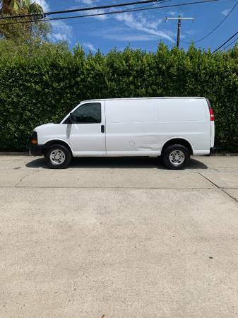 2014 Chevrolet Express - Photo 2