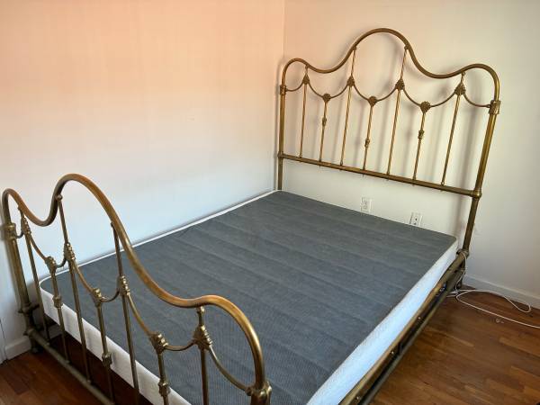 Vintage Brass Queen Bedframe 1